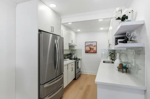 1940 Mount Vernon Court Unit 1, Mountain View, CA 94040 - #: ML82032636