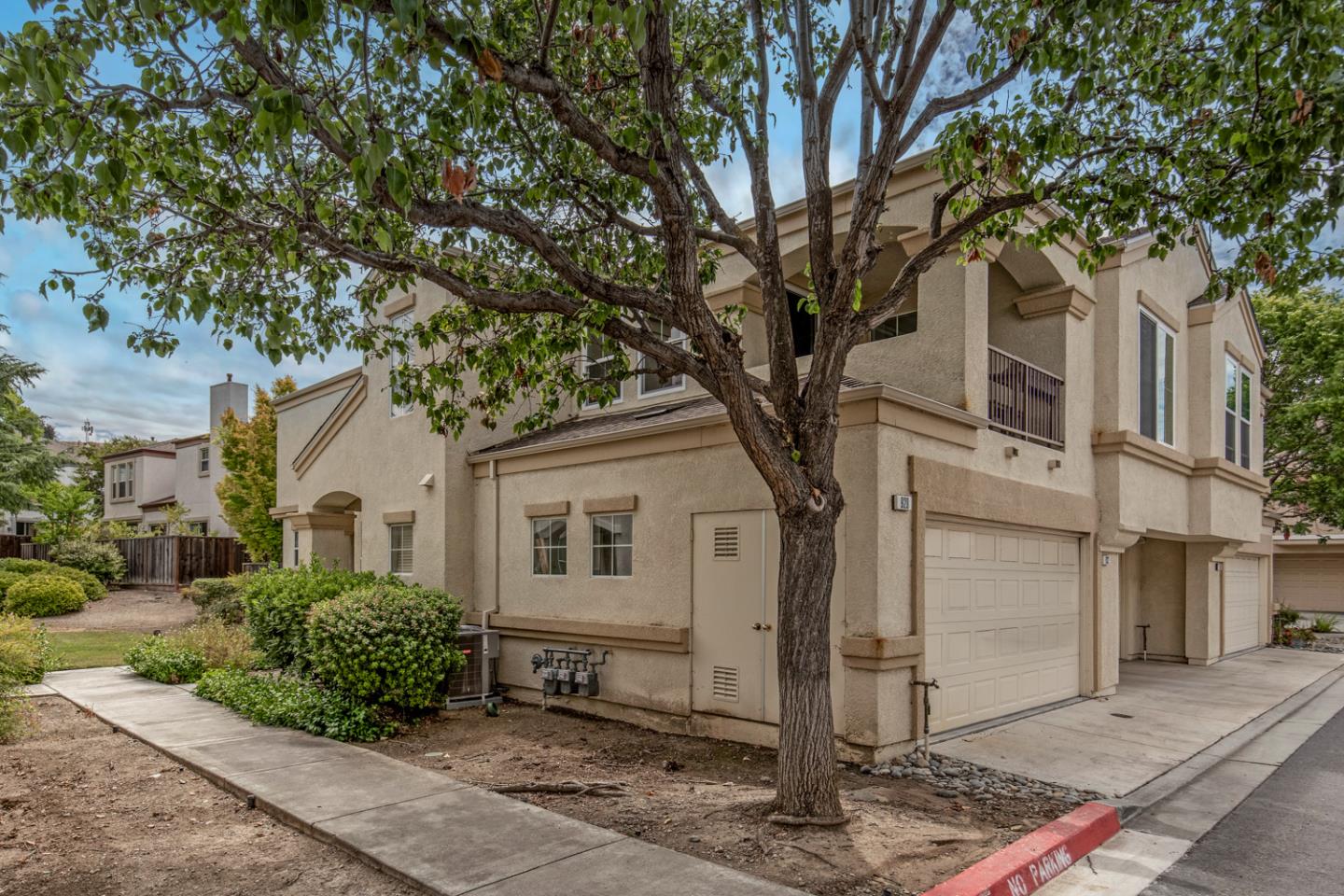 928 Monarch Circle
