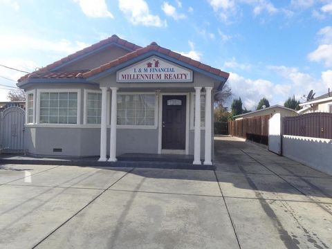 Photo of 9 N 33rd Street, San Jose, CA 95116 (MLS # ML82034649)