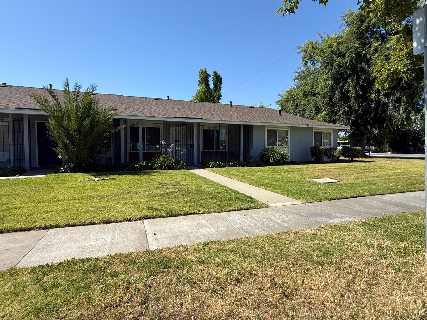 595 Cedro Street
