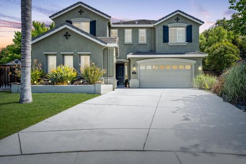 Photo of 1501 Liberty Court, HOLLISTER, CA 95023 (MLS # ML82042594)
