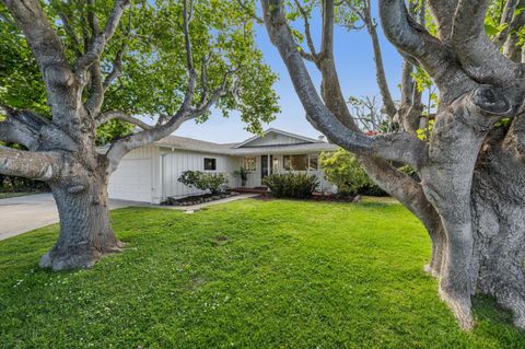 Photo of 898 Standish Road, PACIFICA, CA 94044 (MLS # ML82046381)