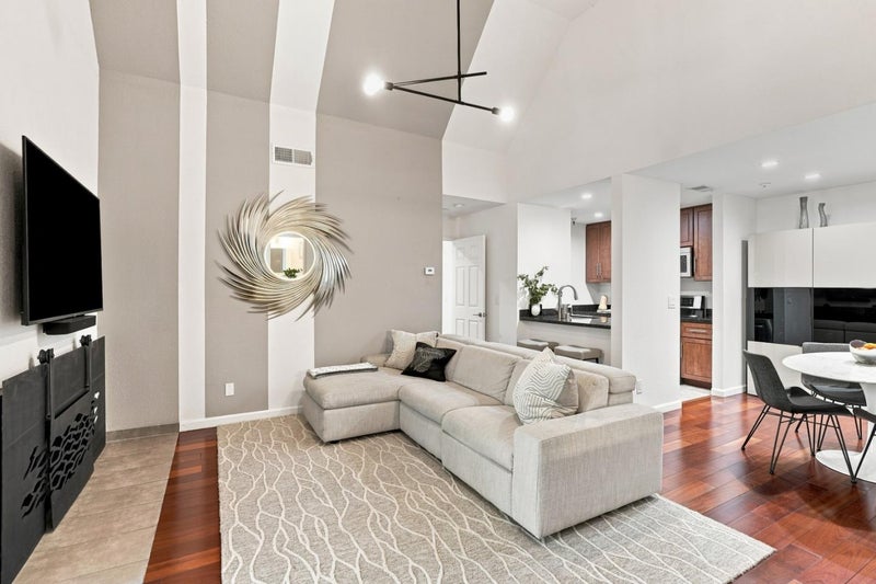3183 Wayside Plaza 315