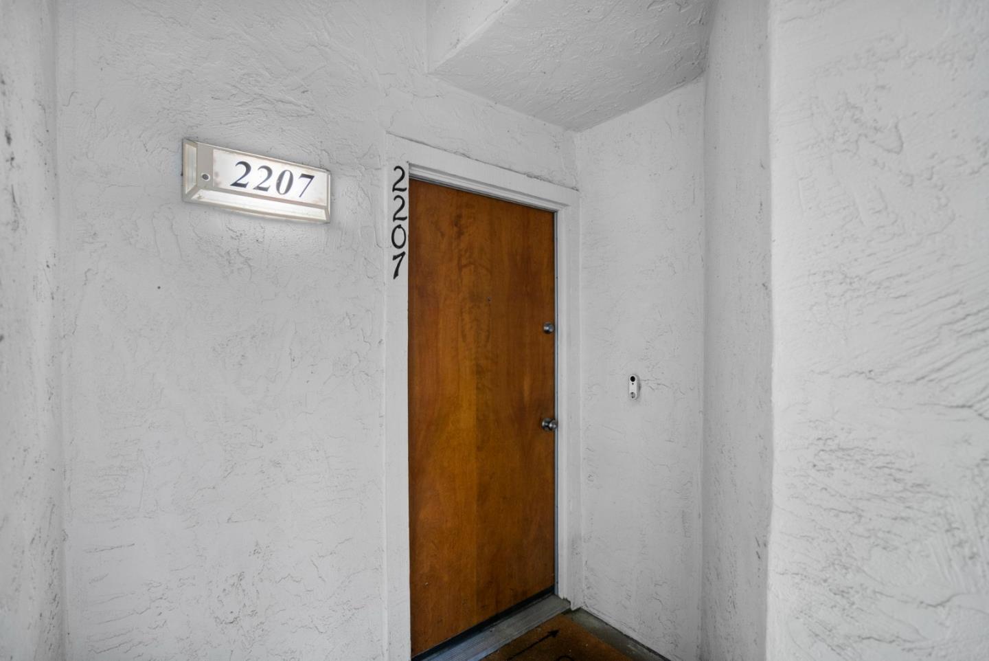 2207 Summereve Court