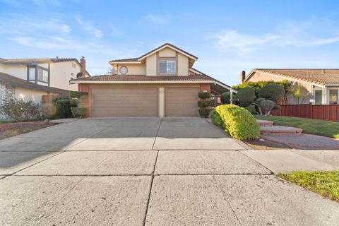 Photo of 9465 Eagle View Way, GILROY, CA 95020 (MLS # ML82031654)