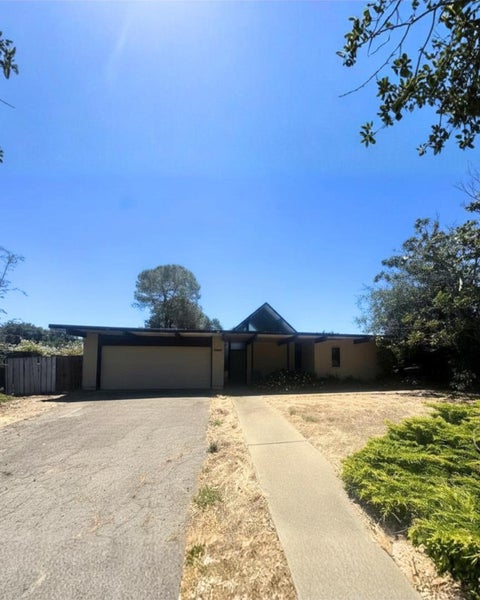 Photo of 17510 Via Sereno, MONTE SERENO, CA 95030 (MLS # ML82060234)