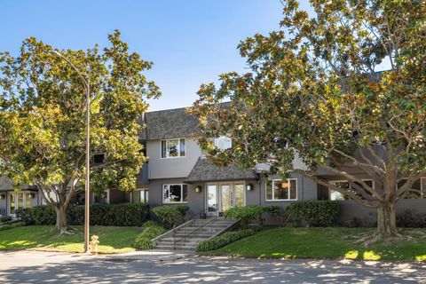 Photo of 461 Burgess Drive #4, MENLO PARK, CA 94025 (MLS # ML82025328)