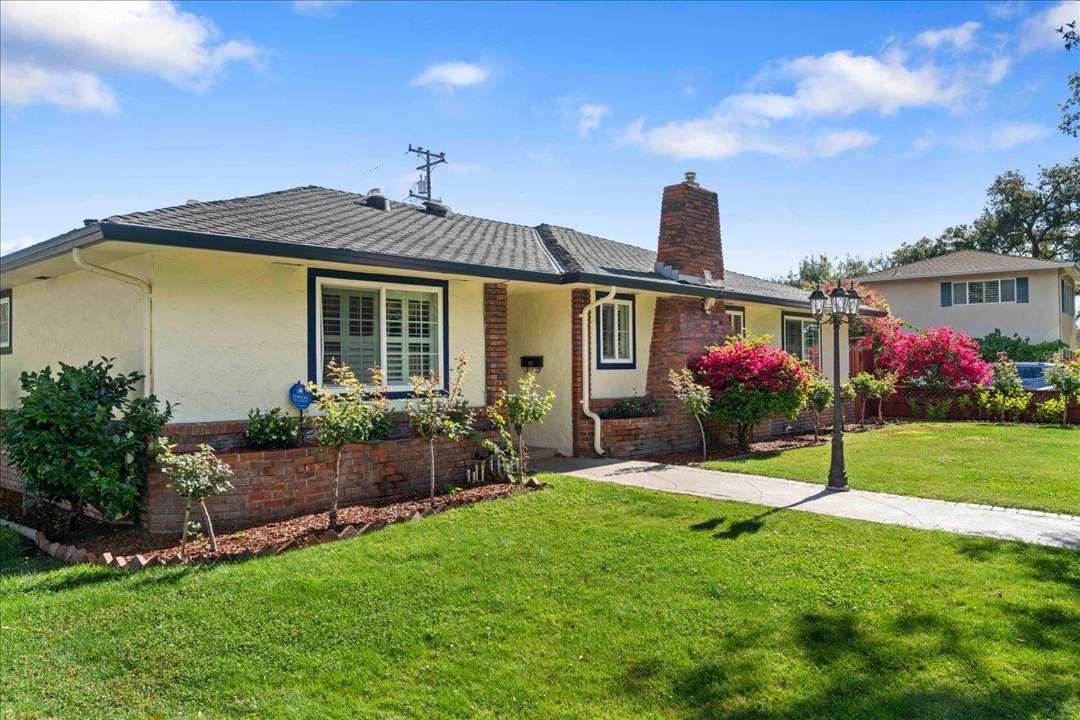 2099 Emory Street