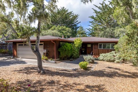 Photo of 30 Via Encanto, MONTEREY, CA 93940 (MLS # ML82021289)