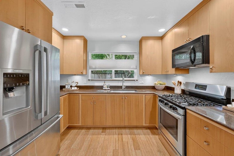 1200 Capitola Road 27