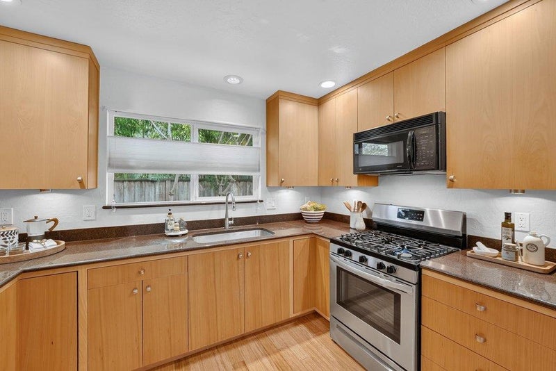 1200 Capitola Road 27