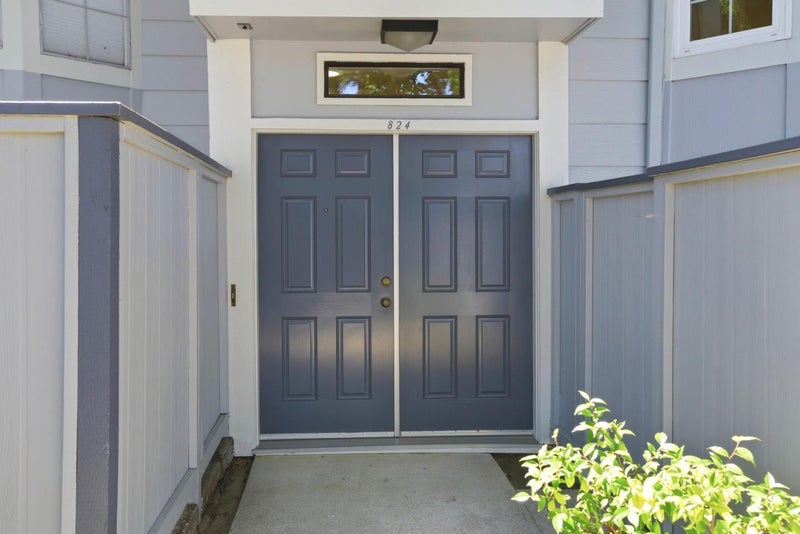 824 Bay Street