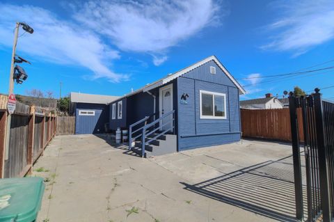 Photo of 7114 Halliday Ave, OAKLAND, CA 94605 (MLS # ML82038610)