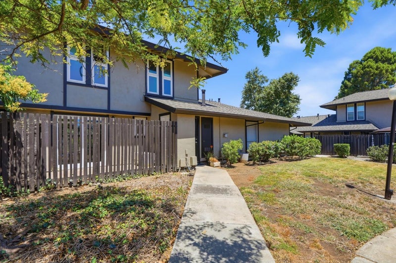1806 Chinquapin Court C