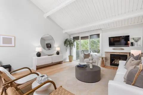 2371 Ticonderoga Drive, San Mateo, CA 94402 - #: ML82025988