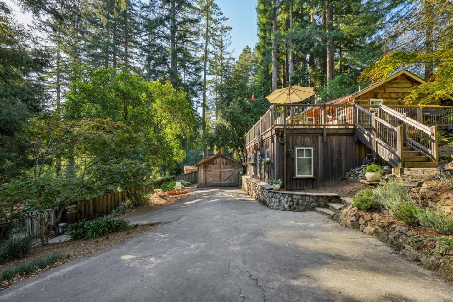 252 Blakewood Way