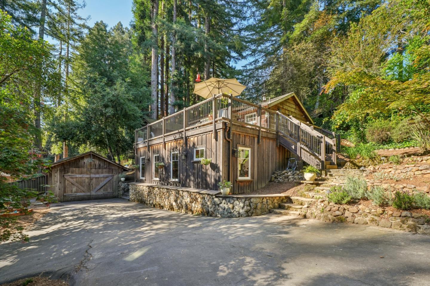252 Blakewood Way