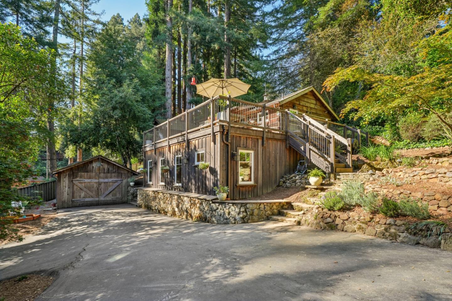 252 Blakewood Way