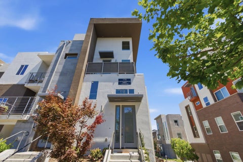 Photo of 179 Llano De Los Robles Avenue #1, SAN JOSE, CA 95136 (MLS # ML82053784)