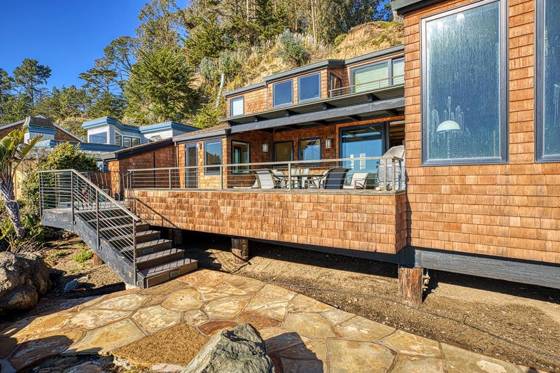 10 Potbelly Beach Road