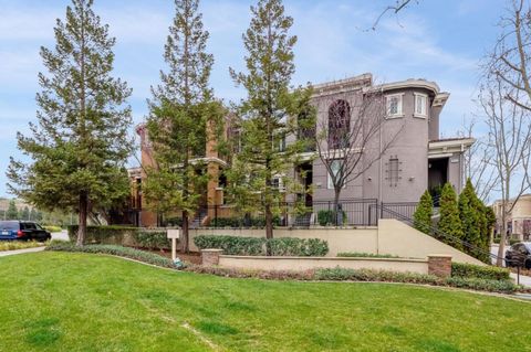 Photo of 2117 Lindsey Court, San Jose, CA 95125 (MLS # ML82034971)