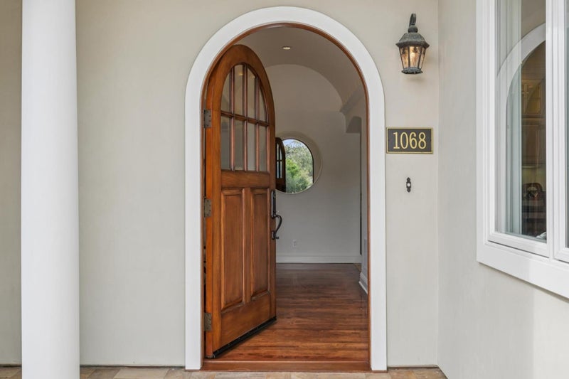 1068 The Old Drive