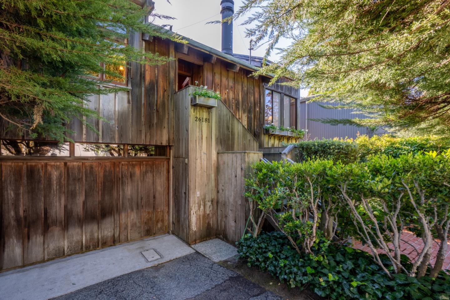 26181 Valley View Avenue