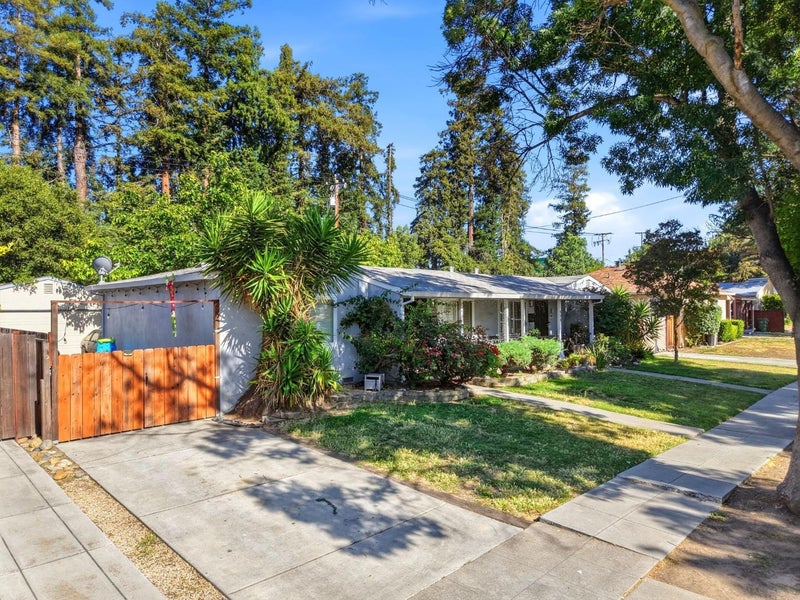 594 North Daniel Way
