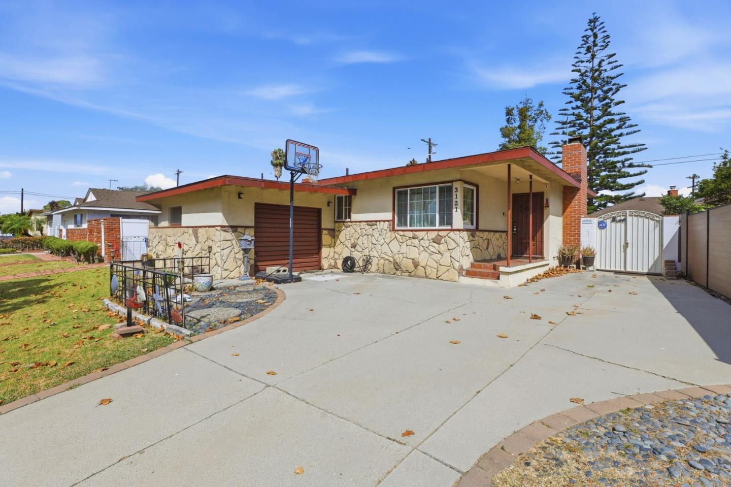3121 North Los Coyotes Diagonal
