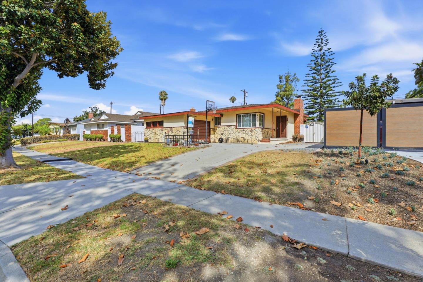 3121 North Los Coyotes Diagonal