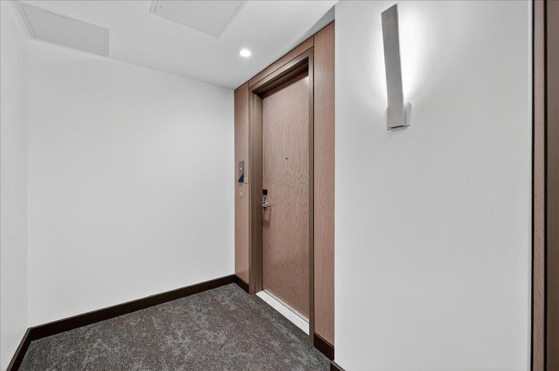 188 West Saint James Street 11101