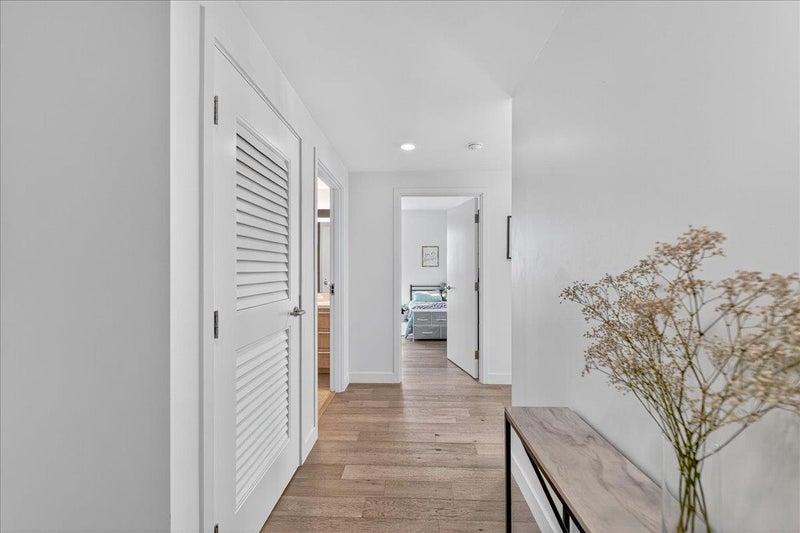 188 West Saint James Street 11101