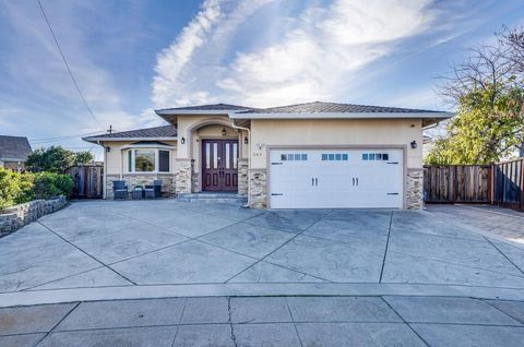 Photo of 349 Merlin Court, FREMONT, CA 94539 (MLS # ML82030823)