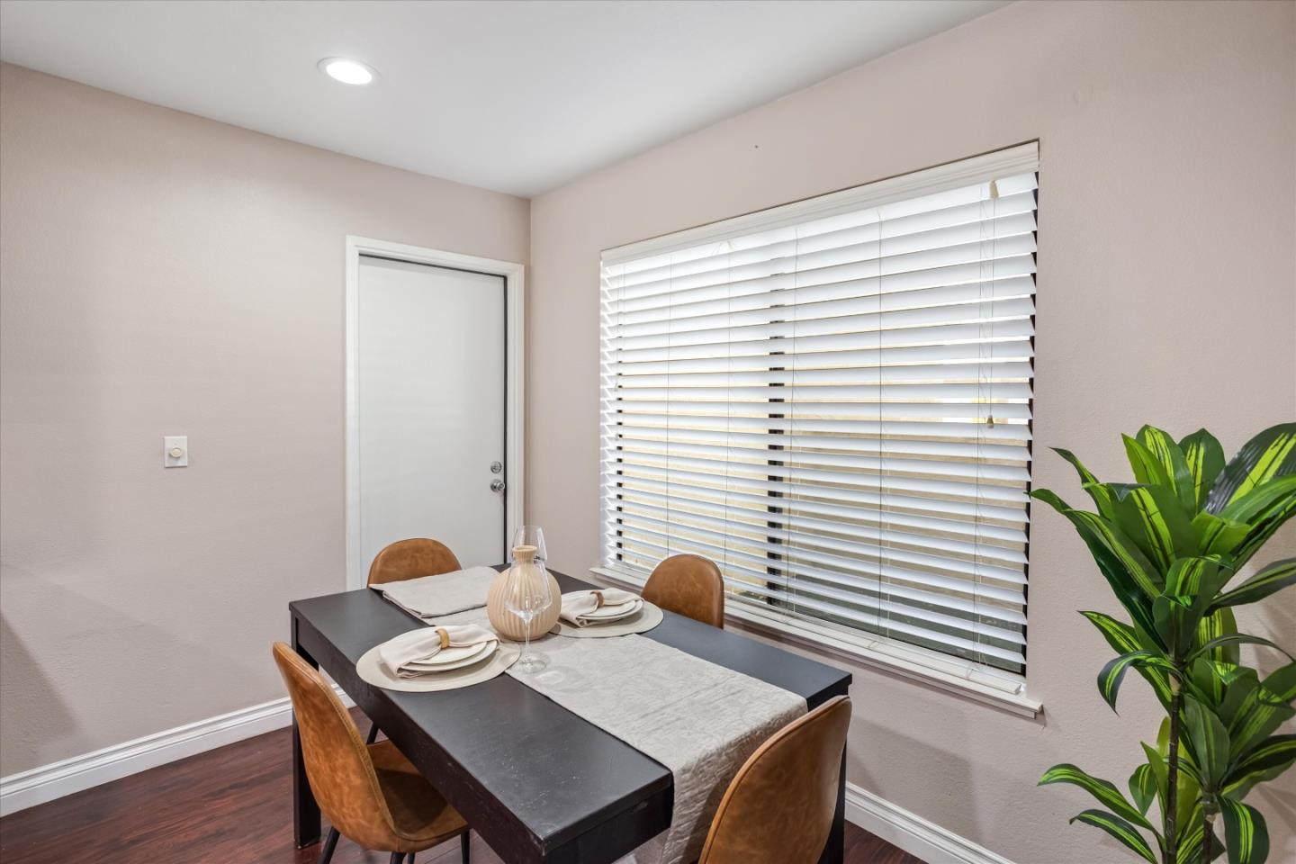 38921 Cherry Glen Common