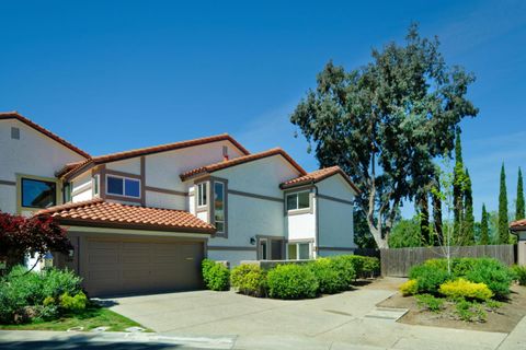 Photo of 139 El Olivar, LOS GATOS, CA 95032 (MLS # ML82042216)