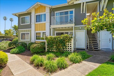 Photo of 755 14th Avenue #109, SANTA CRUZ, CA 95062 (MLS # ML82043594)