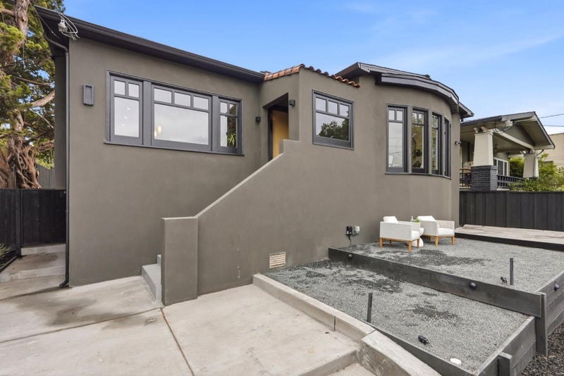 957 Neilson Street