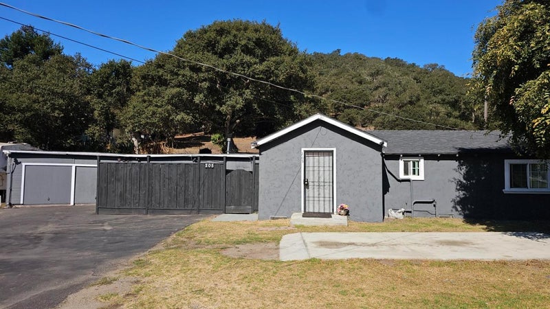 205 Las Lomas Drive