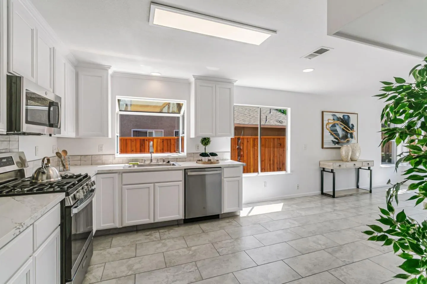 Gilroy, California 95020, United States, 4 Bedrooms Bedrooms, ,3 BathroomsBathrooms,Residential,Active,173115