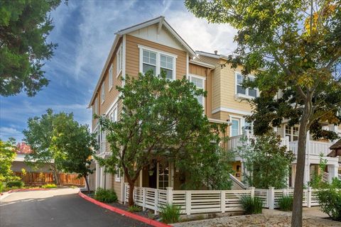 Photo of 2041 Atlas Loop, MOUNTAIN VIEW, CA 94043 (MLS # ML82026501)