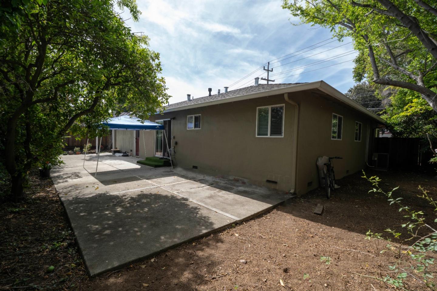 792 East Meadow Drive