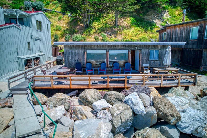 16 Potbelly Beach Road