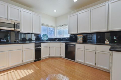 Tiny photo for 424 Coventry Place, DANVILLE, CA 94506 (MLS # ML82034061)