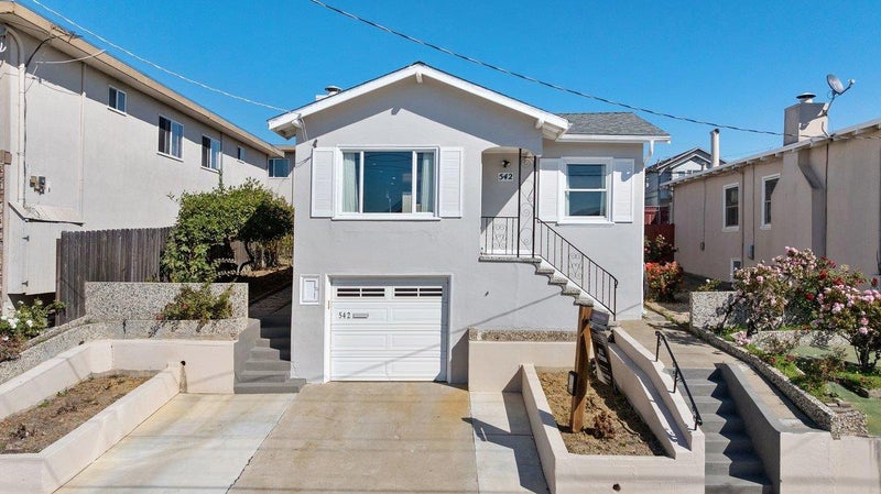 542 Commercial Avenue