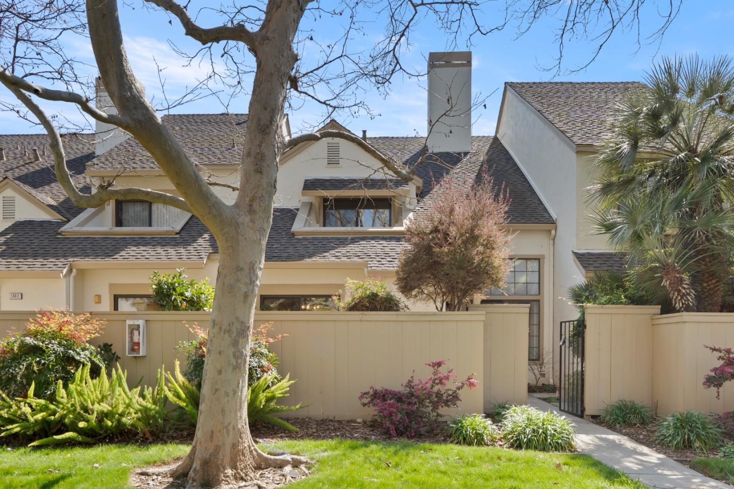 1883 Huxley CT