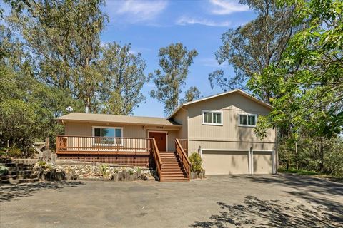 Photo of 17089 Mcguffie Road, SALINAS, CA 93907 (MLS # ML82042273)