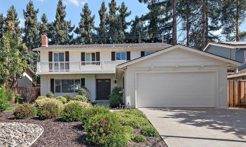 Photo of 880 Russet Drive, SUNNYVALE, CA 94087 (MLS # ML82038189)