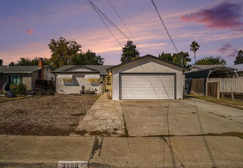 Photo of 3556 Vancouver Way, CONCORD, CA 94520 (MLS # ML82025131)