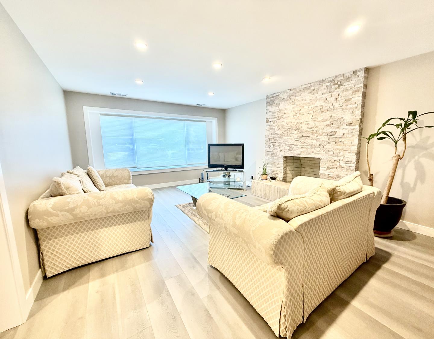 1121 Corvallis Drive