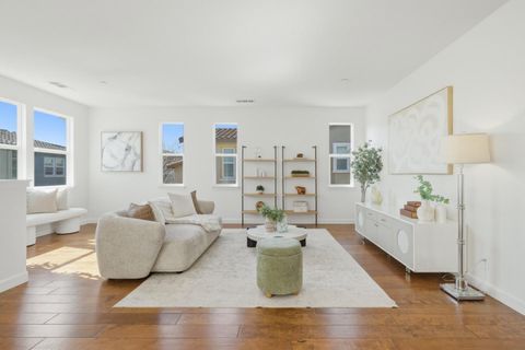 Photo of 948 Fontana Terrace, Sunnyvale, CA 94085 (MLS # ML82034311)